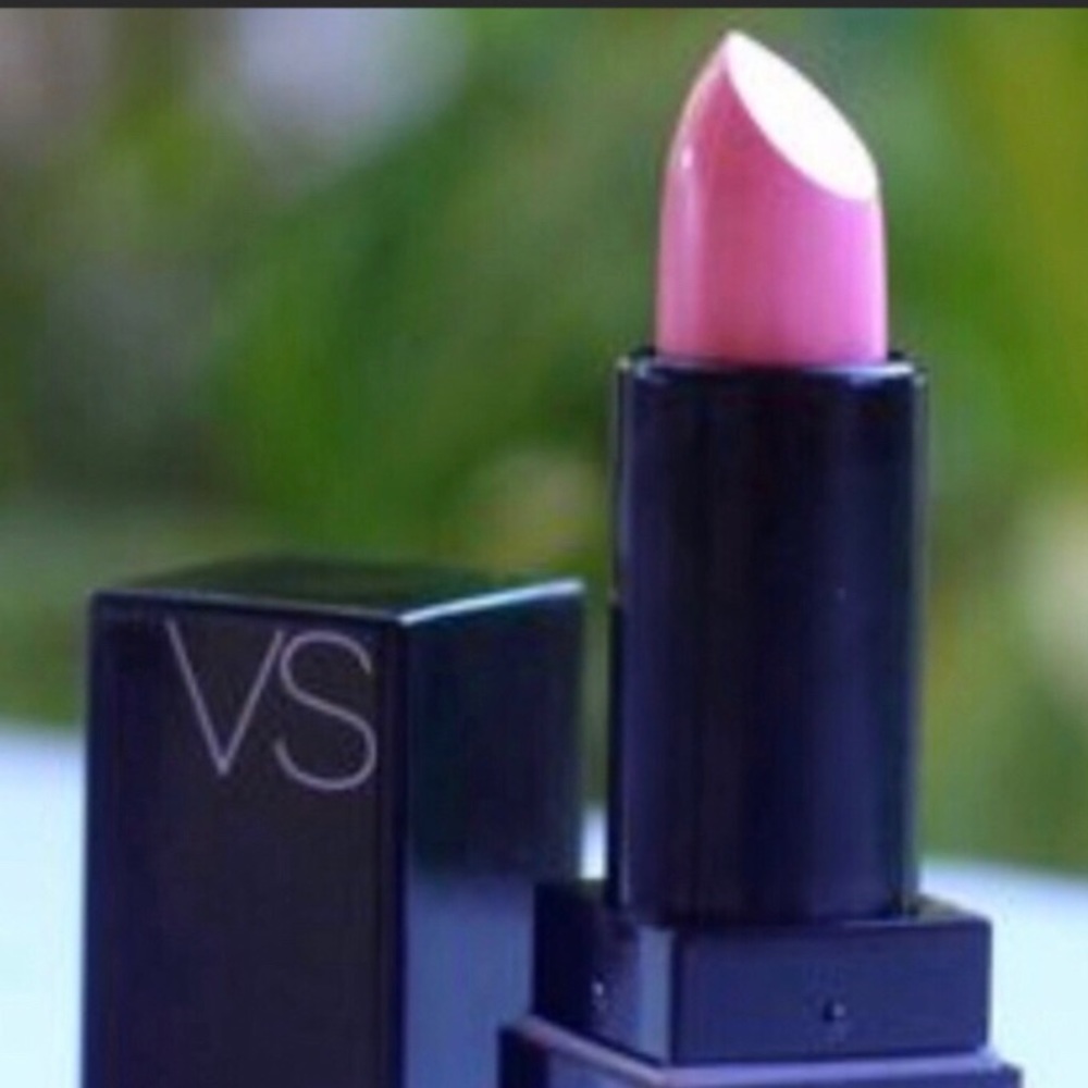 looking for 💕 Victoria’s Secret pink lipstick